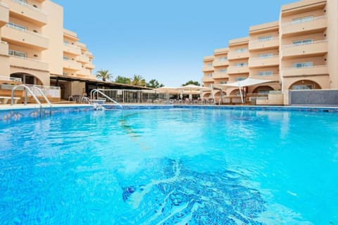 Property building, Off site, Pool view, Swimming pool, Swimming pool, sunbed