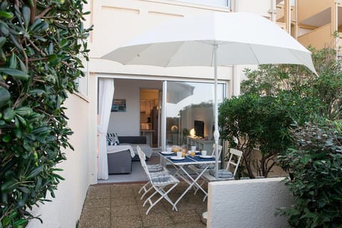Patio, Facade/entrance