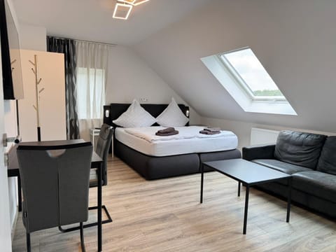 Bed, Photo of the whole room, Seating area, Bedroom