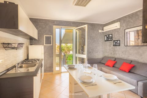 Balcony/Terrace, Kitchen or kitchenette, Dining area, Communal kitchen