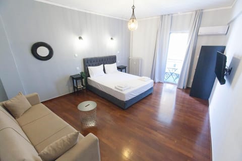 Bed, TV and multimedia, Photo of the whole room, Seating area