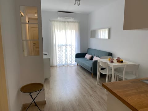 TV and multimedia, Living room, Dining area
