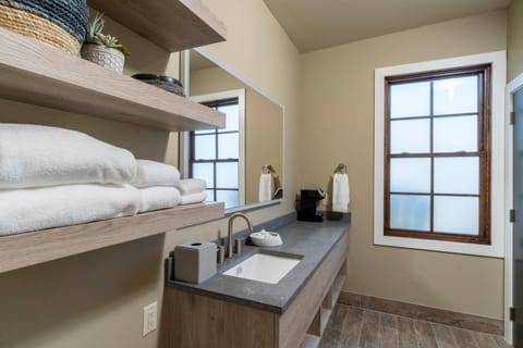 Ski Inn Taphouse Hotel Inn in Sisters