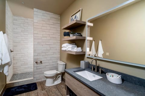 Ski Inn Taphouse Hotel Inn in Sisters