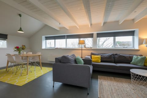 Welcome in - Bovenappartement met gezamenlijke tuin I Kon Emmaweg 6, Vrouwenpolder Apartment in Vrouwenpolder