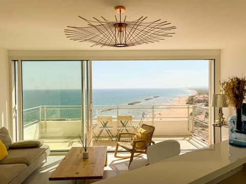 Day, Natural landscape, View (from property/room), Balcony/Terrace, Living room, Seating area, Dining area, Sea view