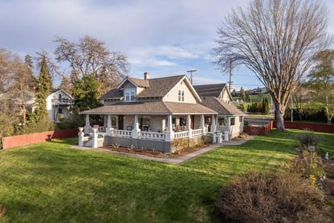 HillsHyde Escape House in The Dalles