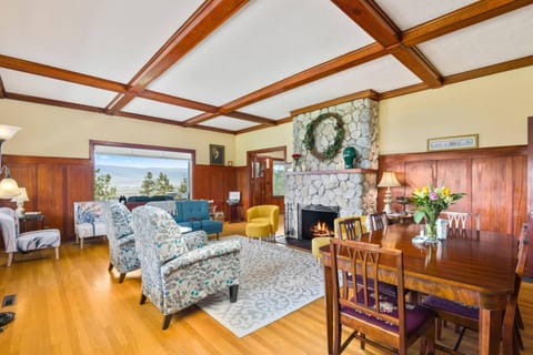 HillsHyde Escape House in The Dalles