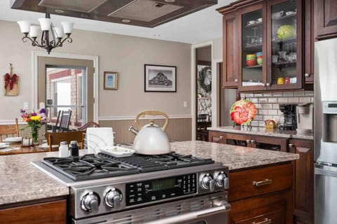 HillsHyde Escape House in The Dalles