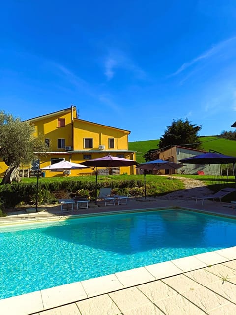 Property building, Day, Pool view, Swimming pool, sunbed