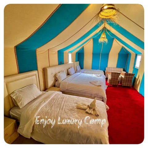 Property building, Bed, Photo of the whole room, Bedroom, Text overlay