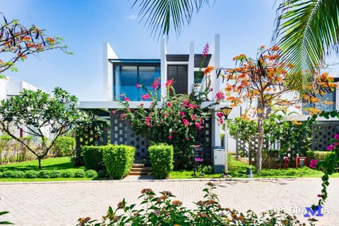 Property building, Spring, Day, Garden, Garden view