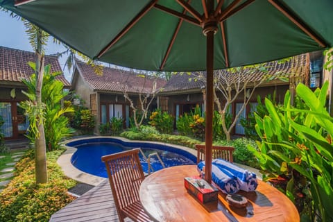 Property building, Swimming pool