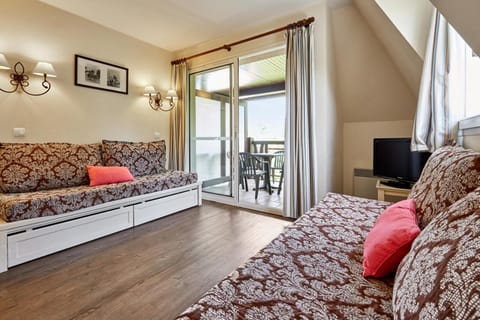Bed, Living room, fireplace, kitchen