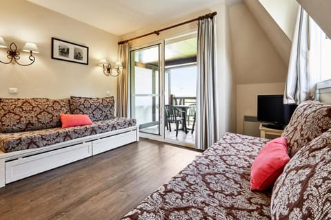 Bed, Living room, fireplace, kitchen