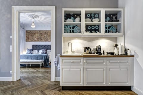 Kitchen or kitchenette, Bedroom