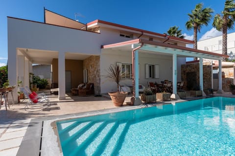 Property building, Facade/entrance, Swimming pool