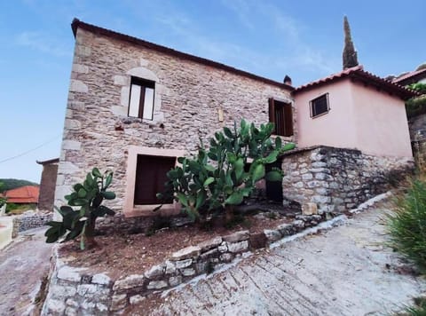 Panorea's Stone House House in Messenia