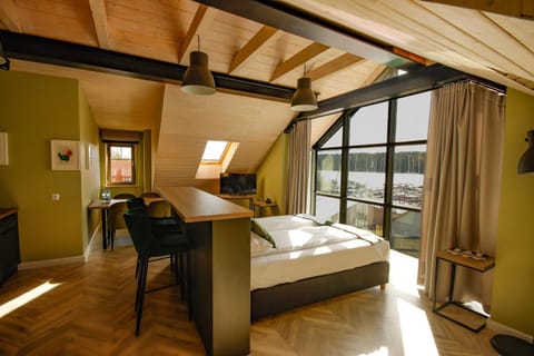 View (from property/room), City view, Lake view