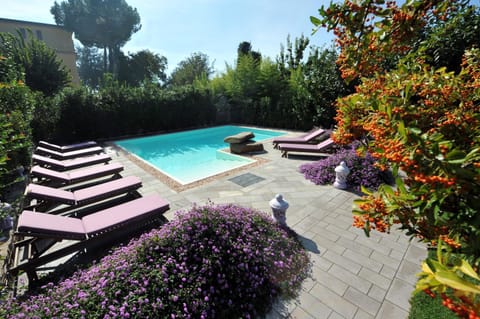 Spring, Day, Natural landscape, Garden, Garden view, Pool view, Swimming pool, sunbed