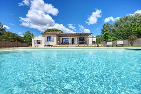 Property building, Patio, Day, Garden, Garden view, Pool view, Swimming pool, Swimming pool, sunbed
