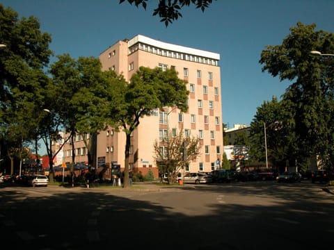 Property building, Day
