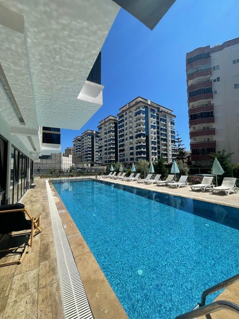 Day, Swimming pool, sunbed