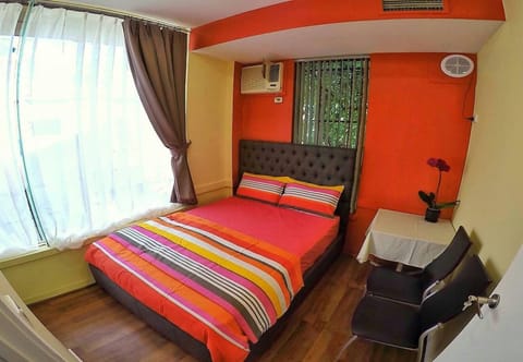 Photo of the whole room, Bedroom