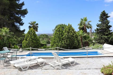 People, Garden, Other, Guests, Swimming pool, children, young children, older children, Family
