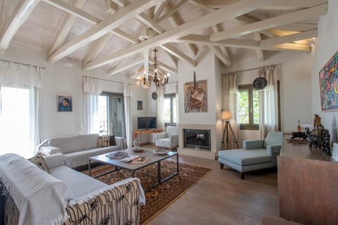 Living room, Seating area, fireplace