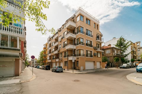 Property building, Facade/entrance