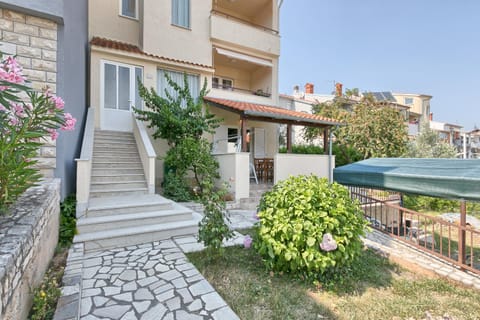 Facade/entrance, Garden