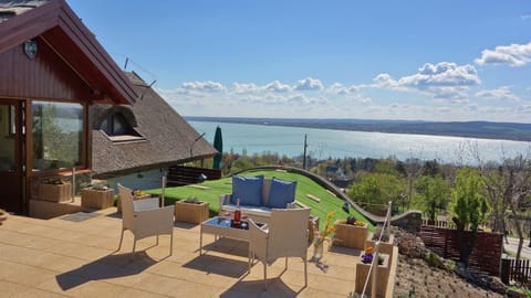 Balcony/Terrace, Lake view