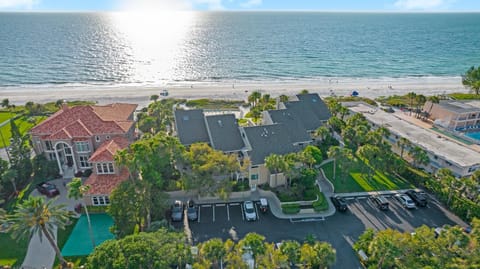 Sonrisa Unit-3/ Lovely Condo , 2 Bedrooms-2Baths Apartment in Belleair Beach