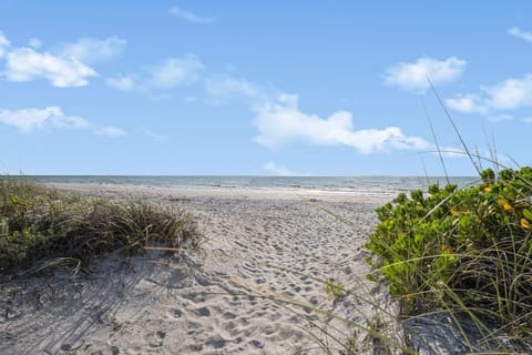 Sonrisa Unit-3/ Lovely Condo , 2 Bedrooms-2Baths Apartment in Belleair Beach