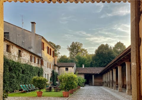 Lobby or reception, Inner courtyard view
