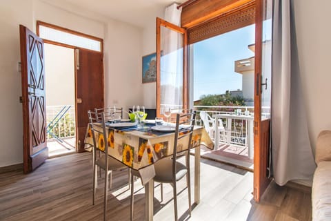 Day, View (from property/room), Balcony/Terrace, Living room, Seating area, Dining area