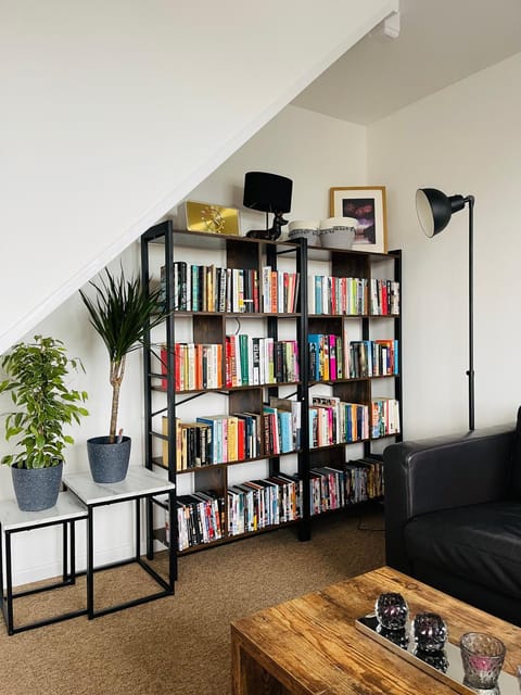 Cheerful 5-bedroom with free parking House in Bristol