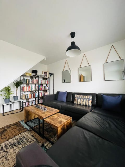 Cheerful 5-bedroom with free parking House in Bristol