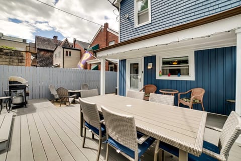 Walk to Walnut St Shadyside House with Deck House in Shadyside