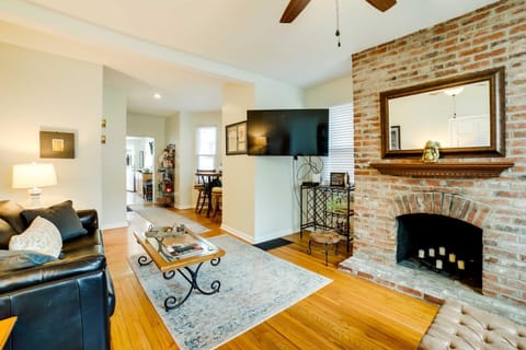 Walk to Walnut St Shadyside House with Deck House in Shadyside