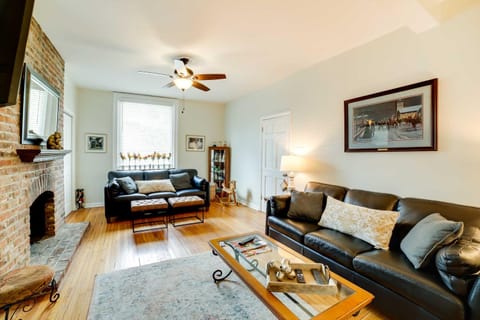 Walk to Walnut St Shadyside House with Deck House in Shadyside