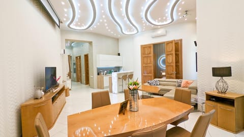 Living room, Seating area, Dining area