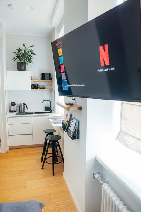 TV and multimedia, Kitchen or kitchenette, Living room