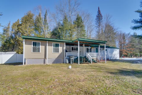 Houghton Lake Area Home with Fire Pit and Yard! House in Michigan