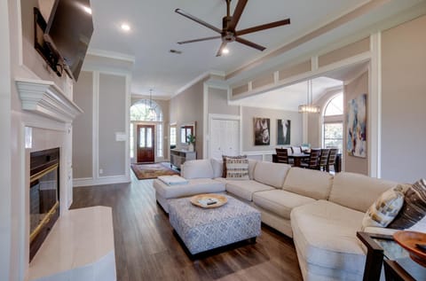 Grills and Boat Dock Comfy Cove on Lake Conroe House in Lake Conroe