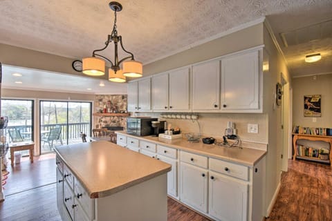 Lakefront Lavonia Cottage with 2-Story Dock! House in Lake Hartwell