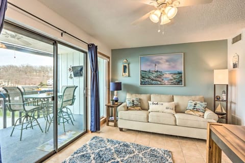 Pool and Boat Slip Available Osage Beach Condo! Apartment in Osage Beach