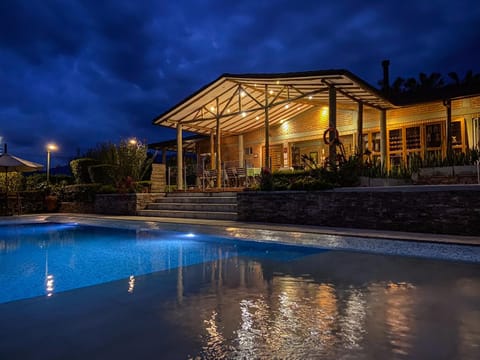 Property building, Patio, Night, Garden, Garden view, Pool view, Area and facilities, Swimming pool, internet, pet friendly