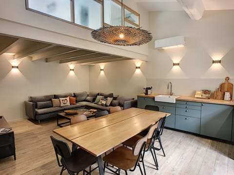 Living room, Dining area